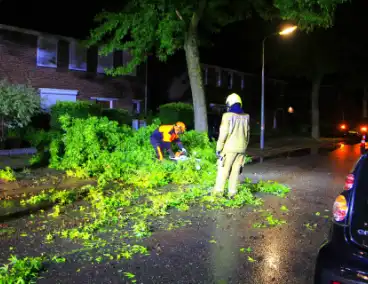 Zware onweersbuien veroorzaken schade en blokkade