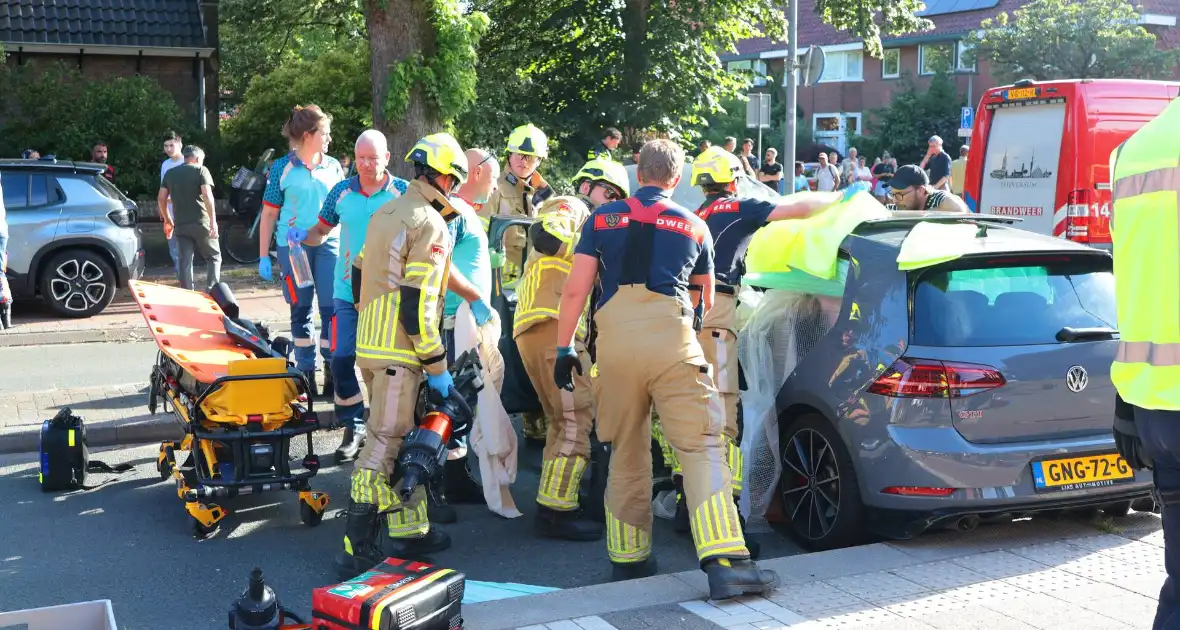 Ongeval met twee personenauto's leidt tot ziekenhuisopname - Foto 10