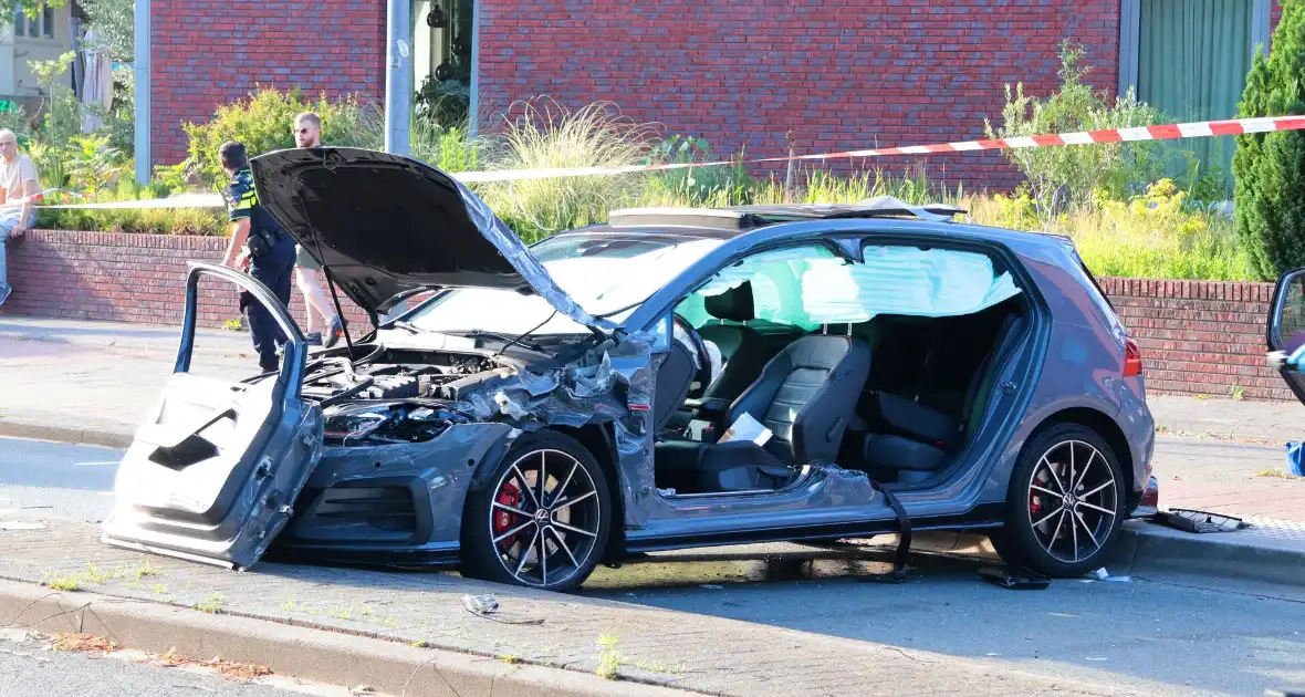 Ongeval met twee personenauto's leidt tot ziekenhuisopname - Foto 2