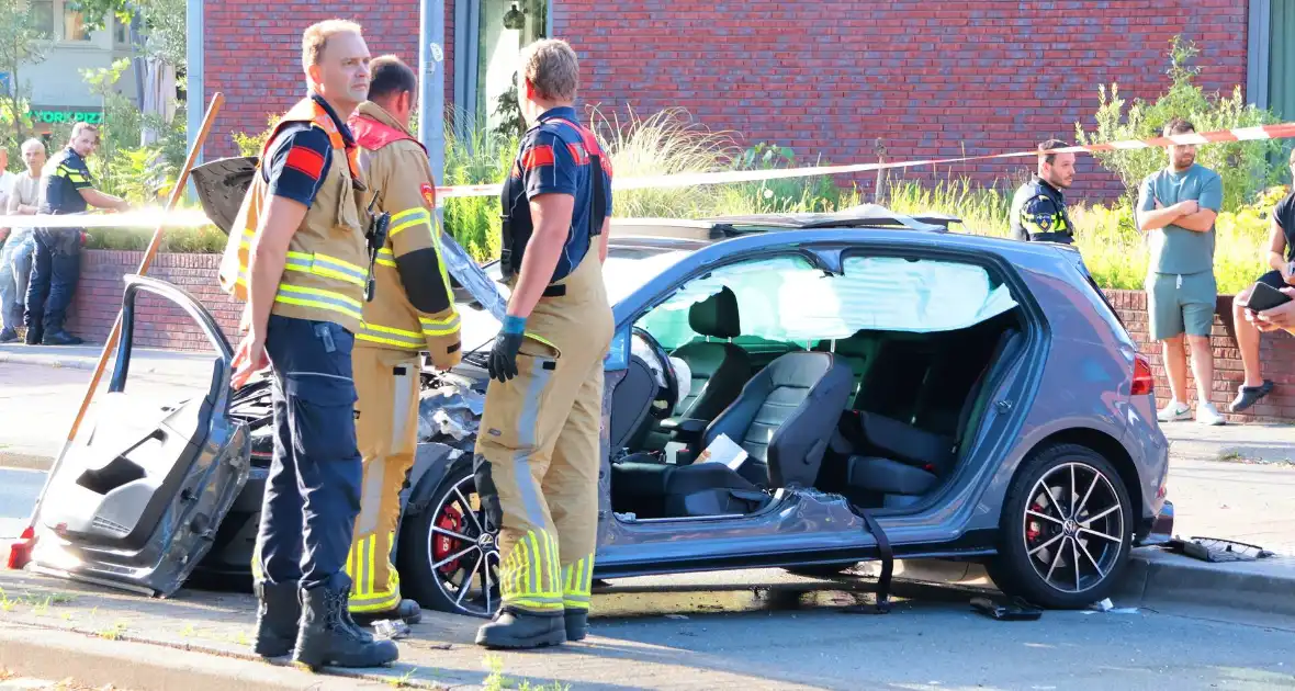 Ongeval met twee personenauto's leidt tot ziekenhuisopname - Foto 3