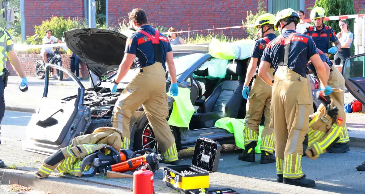 Ongeval met twee personenauto's leidt tot ziekenhuisopname - Foto 4