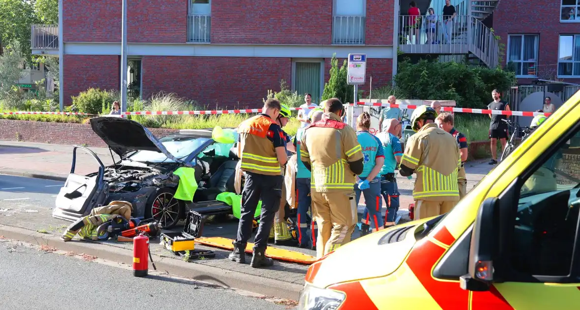 Ongeval met twee personenauto's leidt tot ziekenhuisopname - Foto 5
