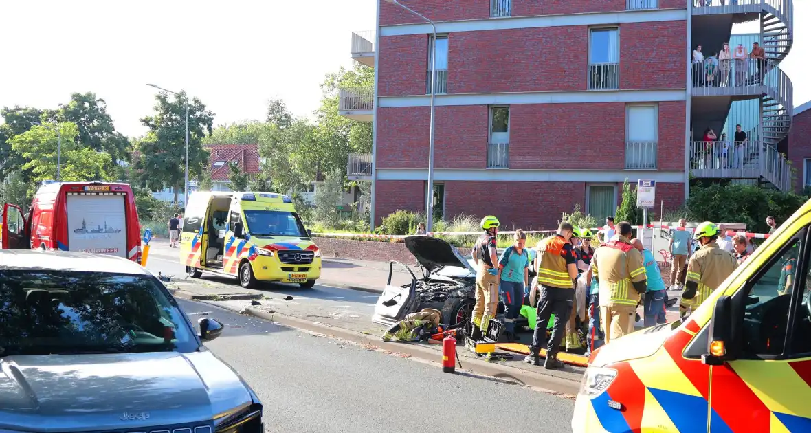 Ongeval met twee personenauto's leidt tot ziekenhuisopname - Foto 6