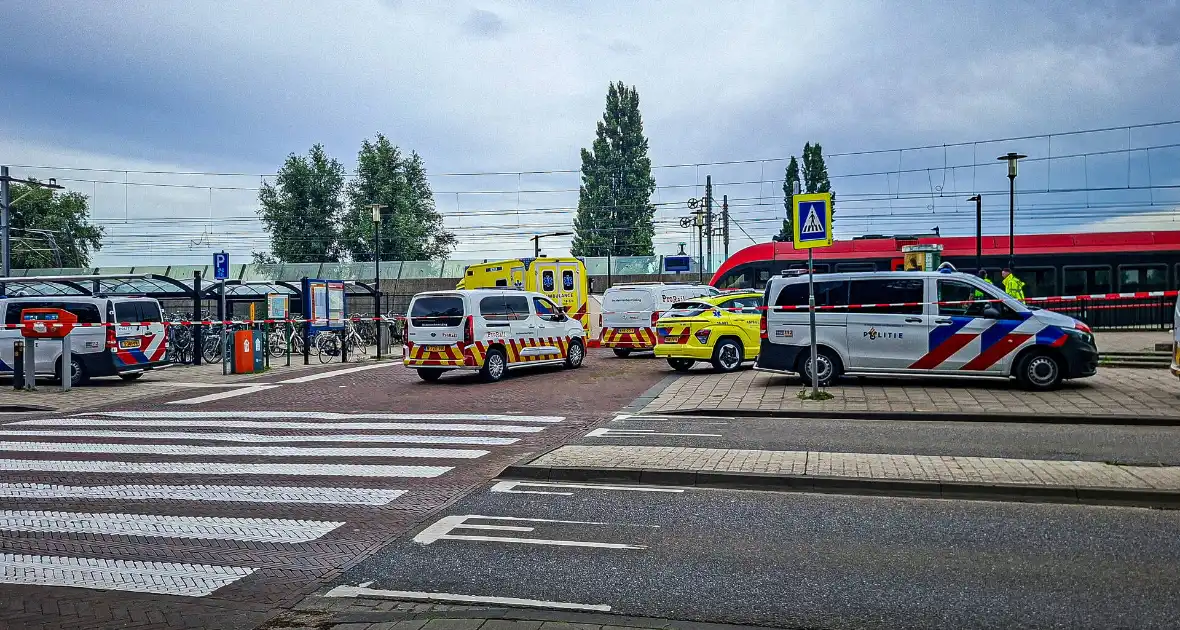 Ongeval bij spoorwegovergang zorgt voor grote hulpverlening - Foto 1