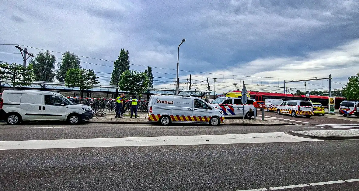Ongeval bij spoorwegovergang zorgt voor grote hulpverlening - Foto 3