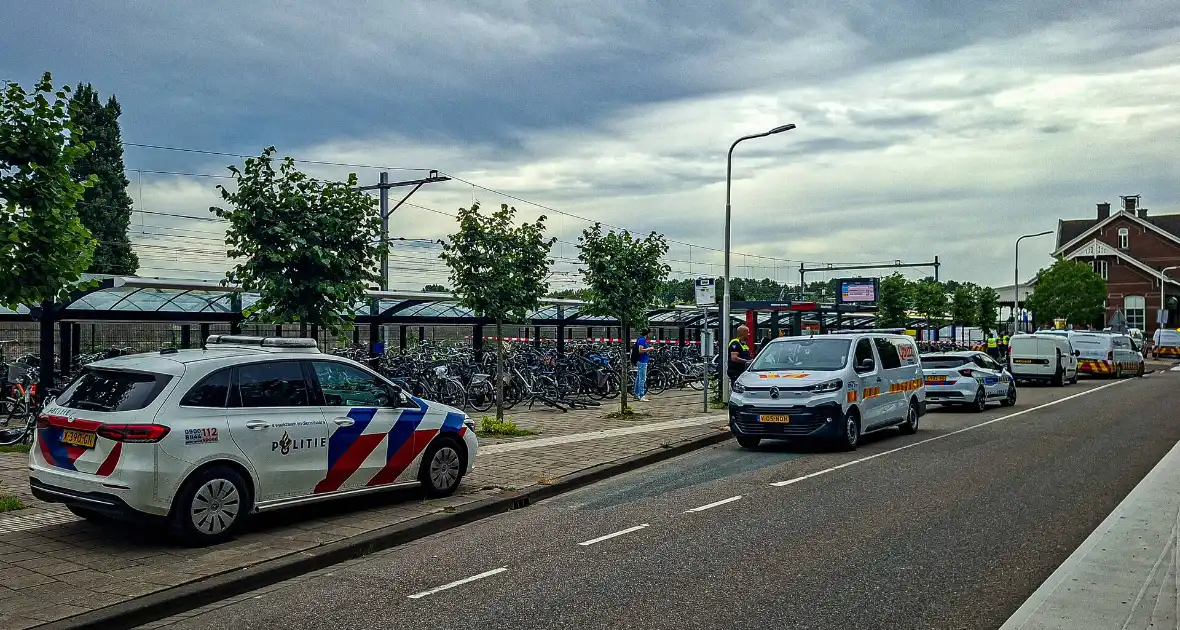 Ongeval bij spoorwegovergang zorgt voor grote hulpverlening - Foto 4