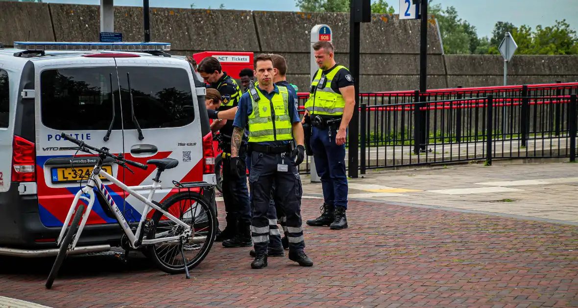 Persoon op spoor veroorzaakt treinvertraging - Foto 4
