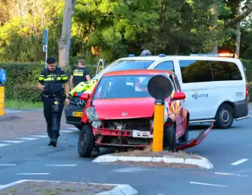 Botsing tussen twee voertuigen op een kruising