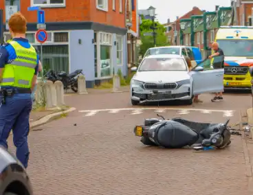 Scooterrijder gewond bij aanrijding met auto op kruising