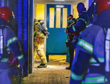 Explosief beschadigt entree woongebouw
