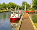 Brandweer helpt passagiers van rondvaartboot