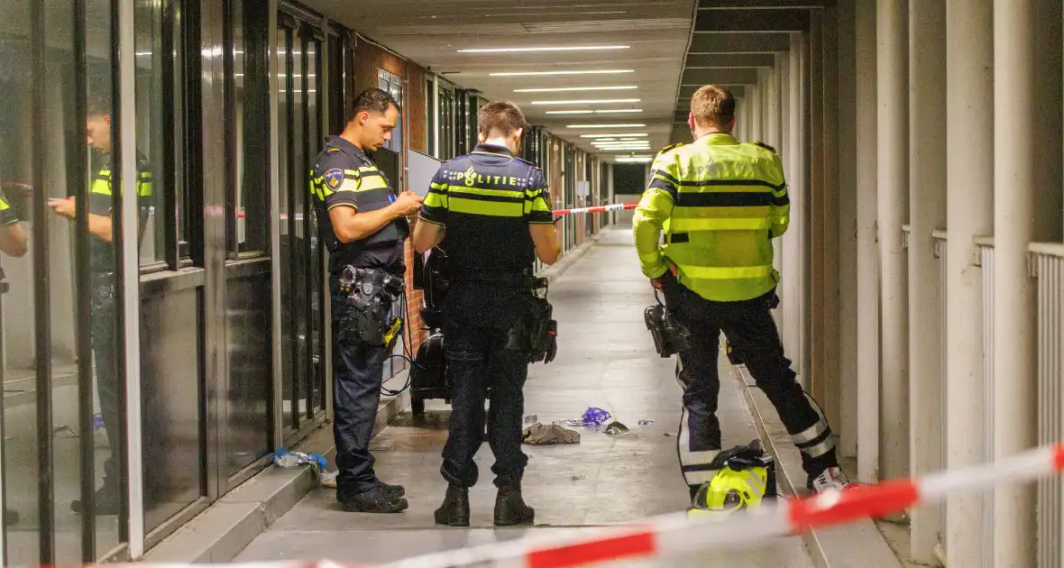 Steekincident in flat leidt tot gewonde en arrestatie - Foto 6