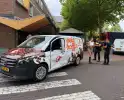 Aanrijding tussen vrachtwagen en bestelbus leidt tot gewonde