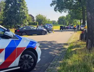 Gewonde na aanrijding tussen twee voertuigen