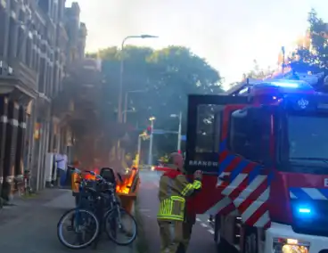 Brandstichting in puincontainer zorgt voor rookontwikkeling