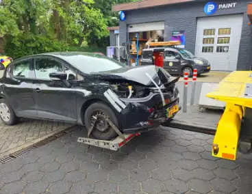 Bestuurder na aanrijding naar tankstation gereden