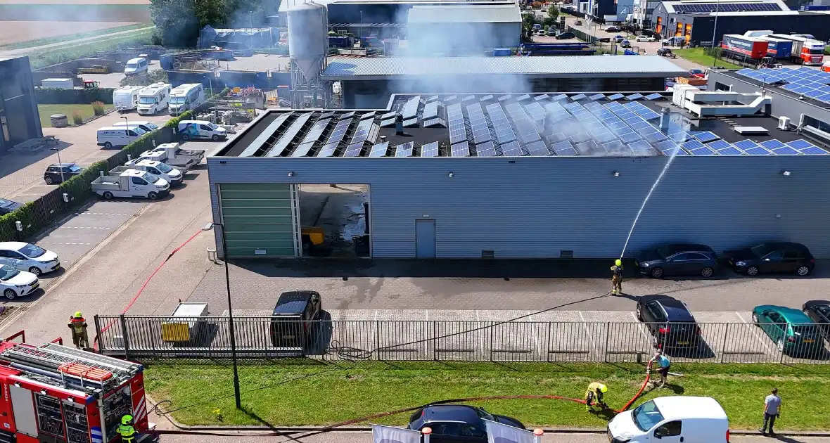 Zonnepanelen betrokken bij gebouwbrand - Foto 2