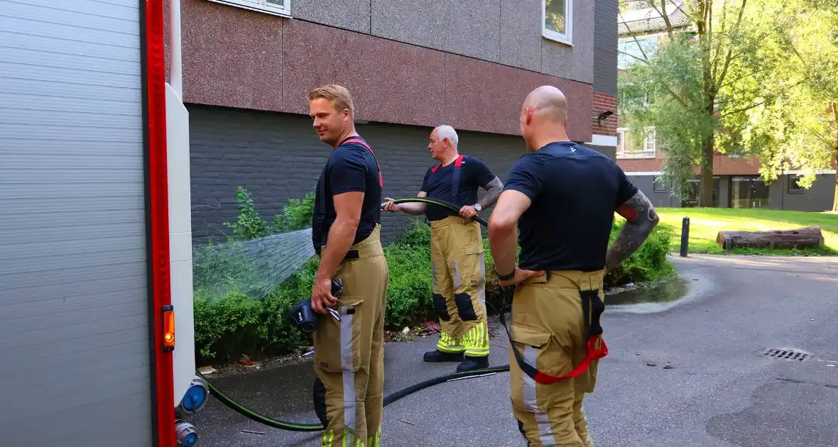 Brandweer dooft brand in bosschages - Foto 3