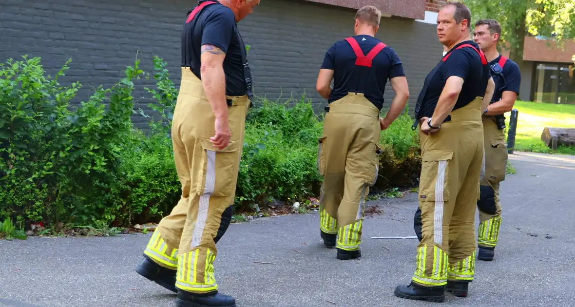 Brandweer dooft brand in bosschages - Foto 4