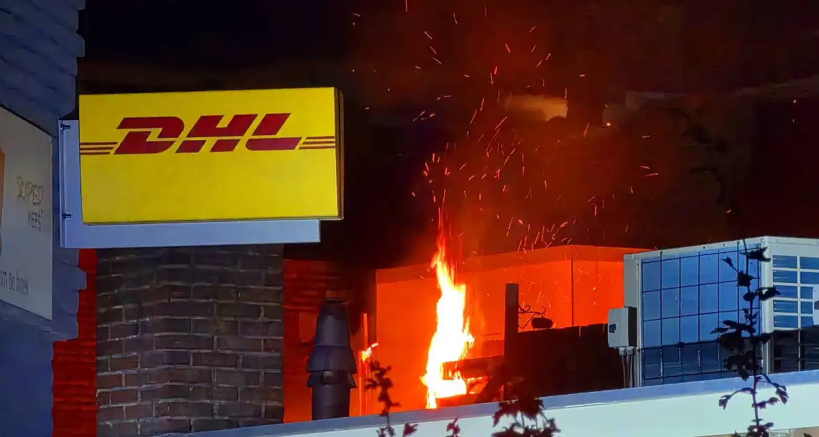 Gebouwbrand zorgt voor uitdagende situatie voor hulpdiensten - Foto 2