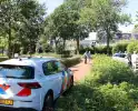 Auto vliegt uit de bocht en eindigt tegen tuinschutting