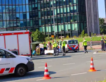 Zwaargewonde bij aanrijding fatbike en taxi
