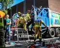 Persoon bekneld in vuilniswagen