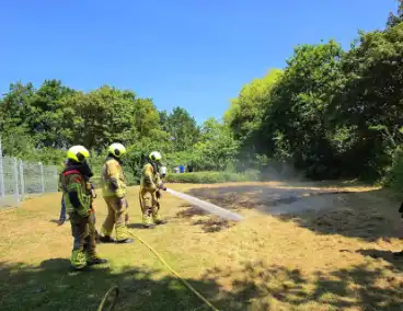 Omstanders doven brand voor aankomst brandweer