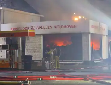 Zeer grote brand in kringloopwinkel verwoest panden