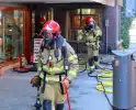 Brand verwoest snackbar en leidt tot ontruiming woningen