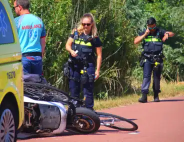 Scooterrijder en fietser in botsing op fietspad