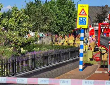 Brand op dak van woning veroorzaakt flinke inzet brandweer