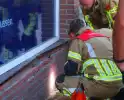 Bestuurder verlaat plaats ongeval na botsing tegen gevel