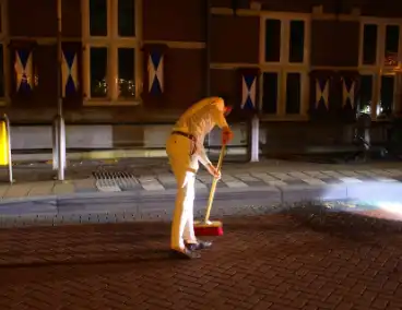Fietser botst achterop auto tijdens politiecontrole, burgermeester in actie