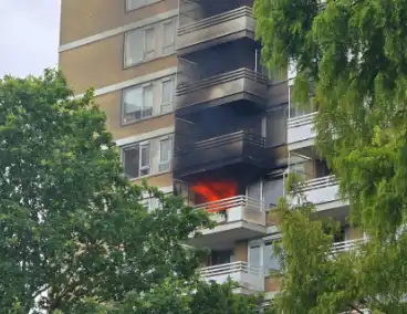 Balkons zwartgeblakerd door uitslaande flatbrand