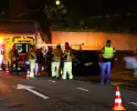 Automobilist crasht tegen muur