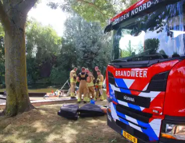 Brandweer controleert boot na melding van oververhitting