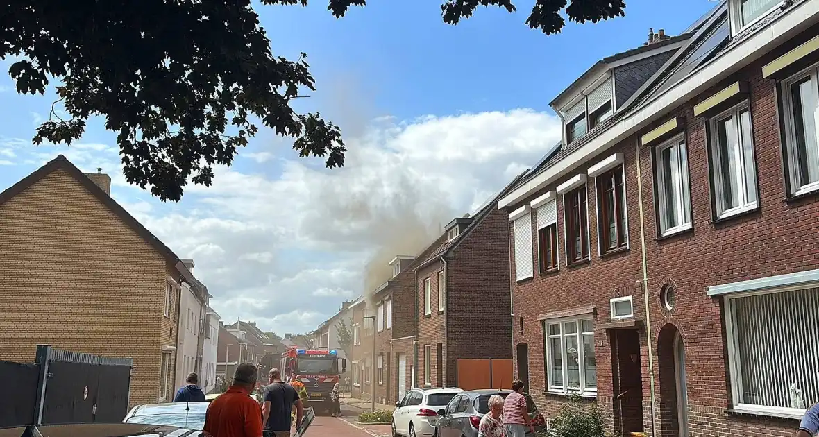 Veel rookontwikkeling bij grote woningbrand