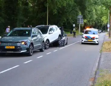 Weg afgesloten na ongeval met meerdere auto's