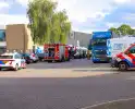 Vrachtwagenchauffeur raakt bekneld onder pallet