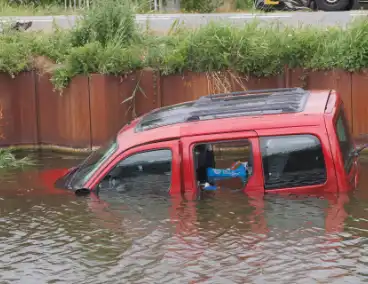 Voertuig te water bij ongeval