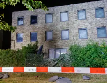Explosie veroorzaakt brand bij woning