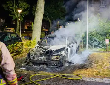Mercedes in vlammen op gegaan door brandstichting