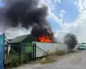 Brand in bijgebouw veroorzaakt grote inzet van brandweer