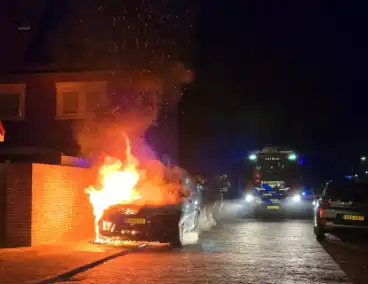 Auto verwoest door brandstichting