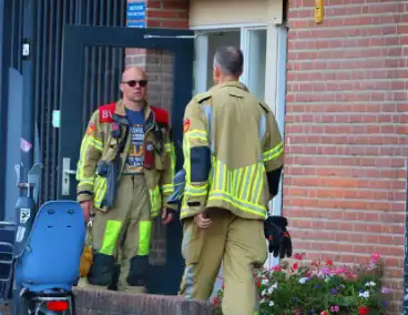 Brandweer verricht metingen na melding gaslucht