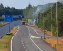 Forse bermbrand langs snelweg onder controle