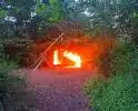Flinke vlammen bij brand in bosschages