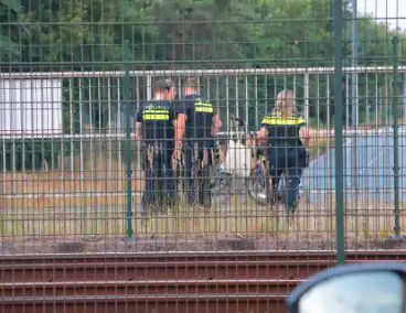 Jongeren opgemerkt langs het spoor