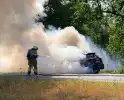 Brand in rijdende auto tijdens late ochtend